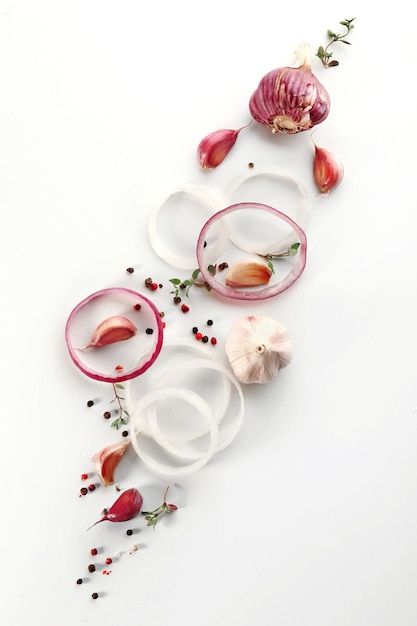 Kolorowe składniki i naczynia kuchenne